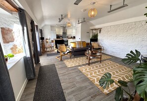 Smart TV, fireplace, DVD player, books - Excellent 2 bed cottage in the stunning Scottish Highlands near Portmahomack (Tain)