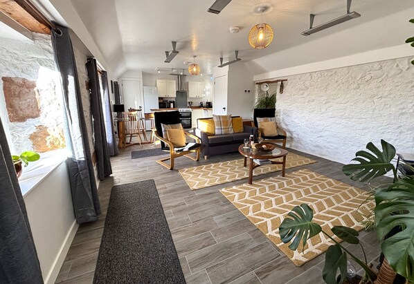 Smart TV, fireplace, DVD player, books - Excellent 2 bed cottage in the stunning Scottish Highlands near Portmahomack (Tain)