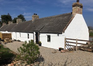 Exterior - Excellent 2 bed cottage in the stunning Scottish Highlands near Portmahomack (Tain)