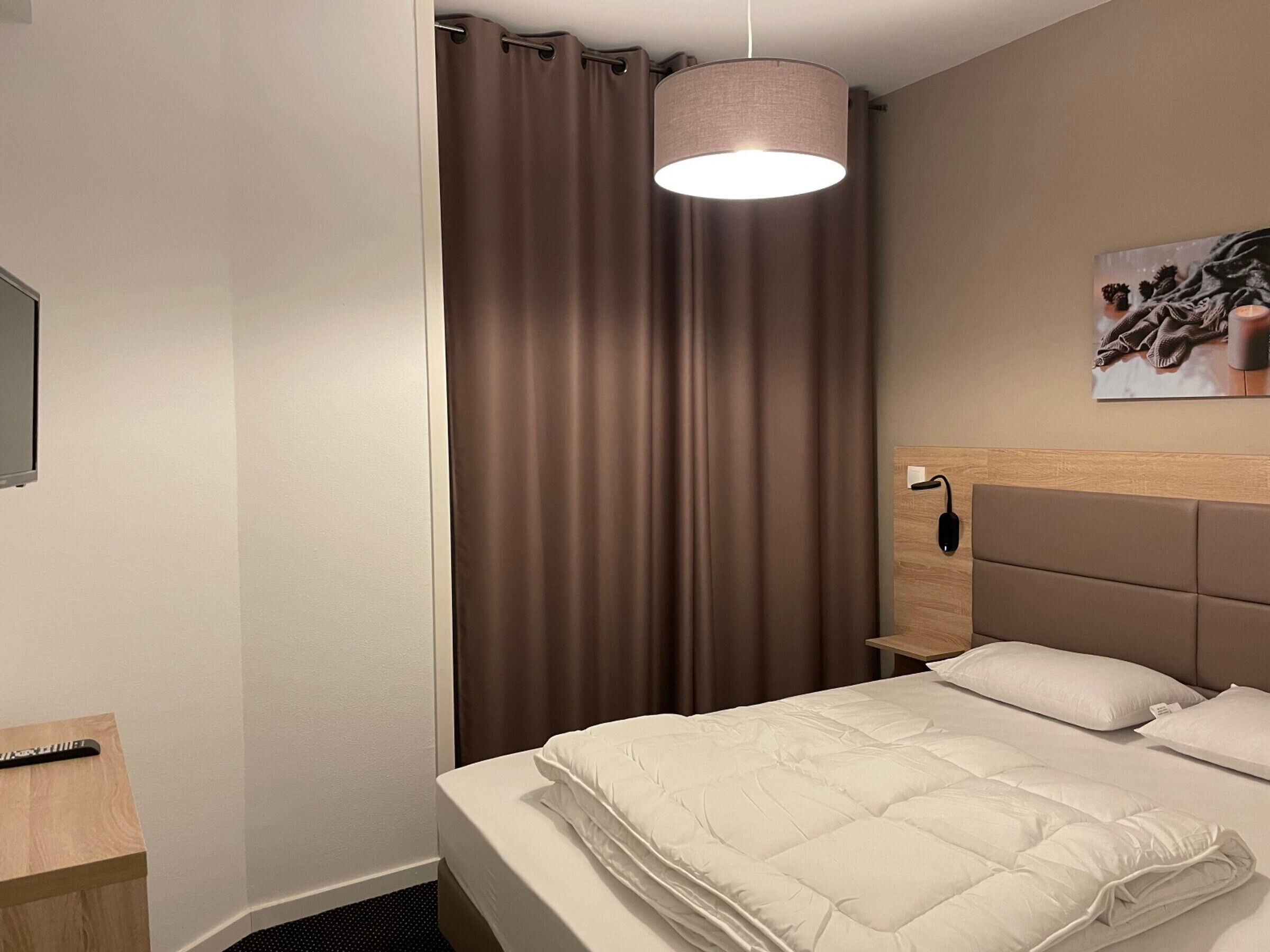 Free WiFi, bed sheets