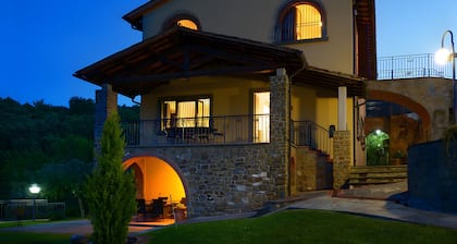 Apartment 'Casa Padronale - Podere Del Griccia' with Pool, Wi-Fi and Air Conditioning