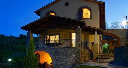 Apartamento 'Casa Padronale - Podere Del Griccia' con piscina, Wi-Fi y aire acondicionado