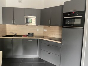 Fridge, microwave, dishwasher - Apartment in Gourette - 8 ppl, pool, pets allowed (Gourette)
