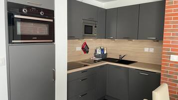 Kühlschrank, Mikrowelle, Geschirrspüler