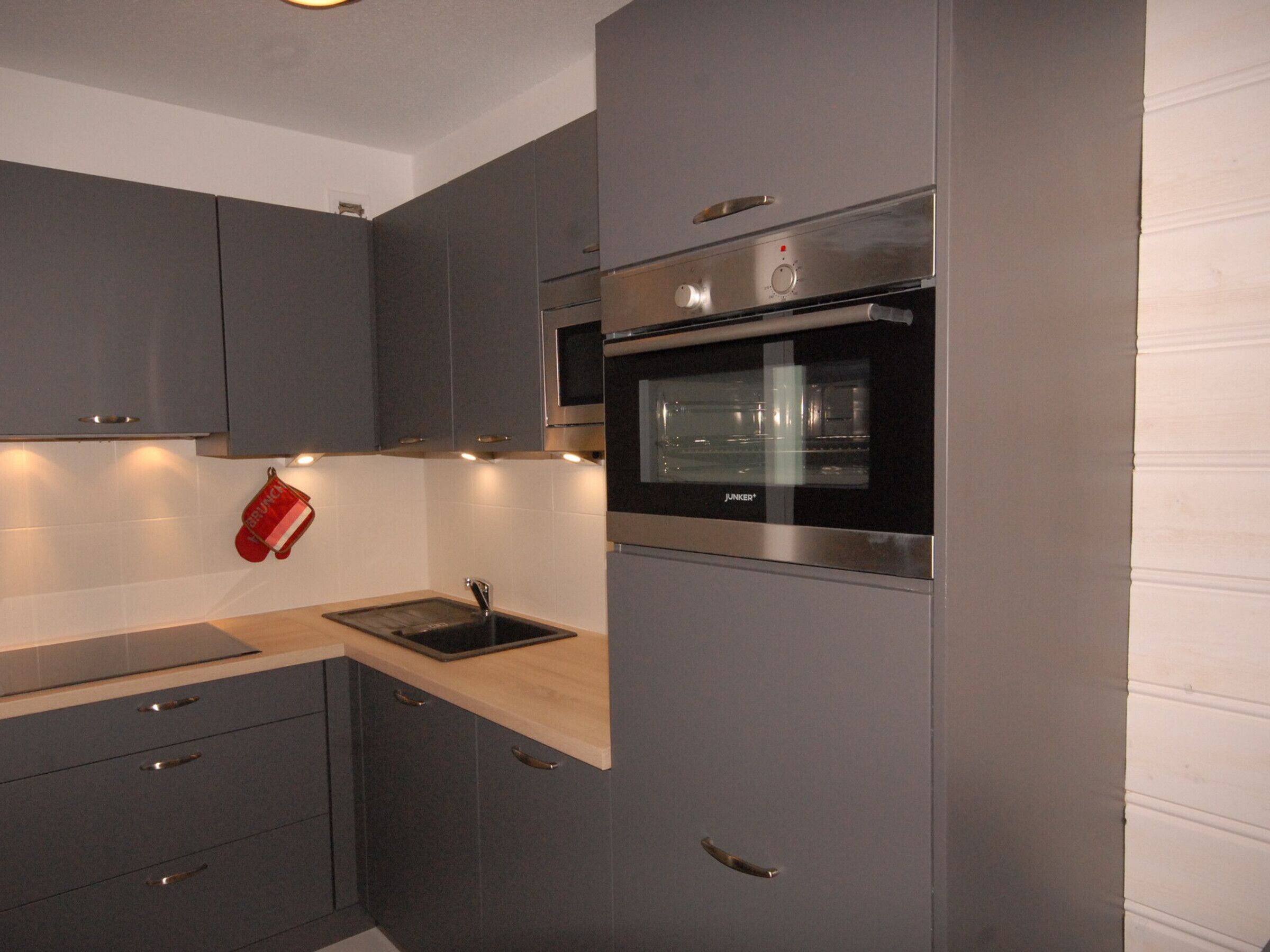 Jääkaappi, mikroaaltouuni, astianpesukone