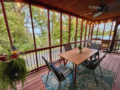 Sunfish Cove – Pet-Friendly Lakeside Retreat