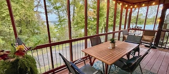 Sunfish Cove – Pet-Friendly Lakeside Retreat