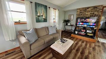 TV, fireplace