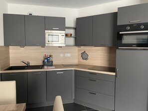 Fridge, microwave, dishwasher - Gourette: Apartment 8 pers, pool, pets allowed (Gourette)