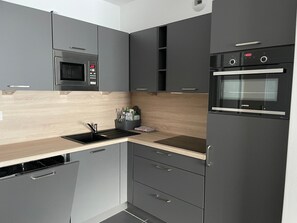 Kühlschrank, Mikrowelle, Geschirrspüler