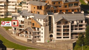 A residential area with modern multi-story buildings, some with balconies and solar panels. - Studio cabin in Gourette, 6 people, pool, pets allowed (Gourette)
