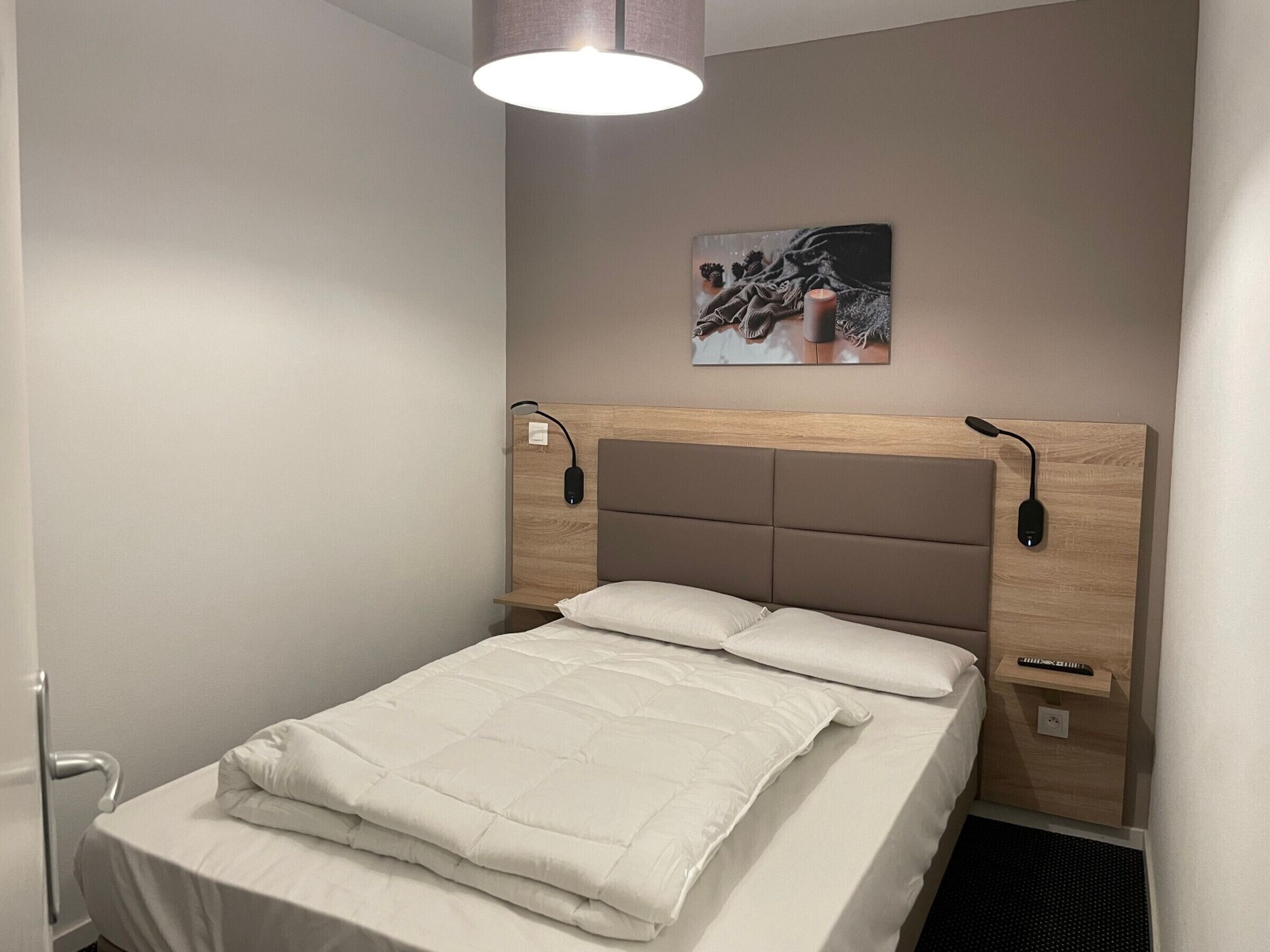 WiFi (free), bed sheets