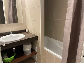 Bathroom - Studio in Gourette, 7 people, pets allowed (Gourette)