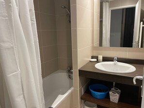 Bathroom - Gourette: 2-Room Apt, 6 People, Pool, Pets Allowed (Gourette)