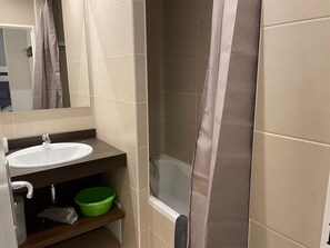 Bathroom - Gourette: Studio for 6, pool, pets allowed (Gourette)