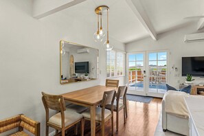 Dining - Ocean Beach Chic 2BR | Patio | Surf Vibes | A/C (San Diego)
