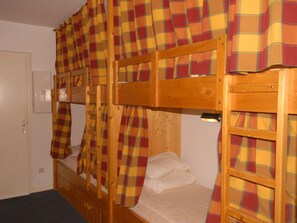 Bed sheets - Comfy studio 6 ppl, Southeast balcony, pets allowed (Gourette)