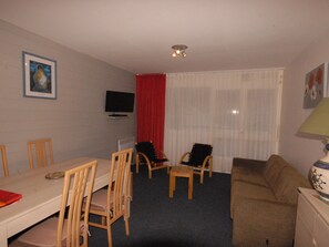 TV - Comfy studio 6 ppl, Southeast balcony, pets allowed (Gourette)