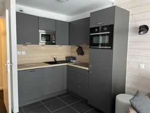 Fridge, microwave, dishwasher - Duplex with pool access, pets allowed, 8 ppl. in Gourette (Gourette)