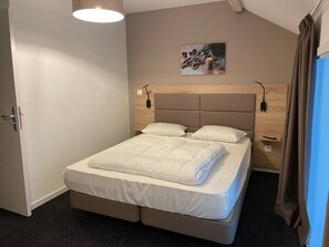 1 bedroom, free WiFi, bed sheets - Duplex with pool access, pets allowed, 8 ppl. in Gourette (Gourette)