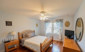 4 bedrooms, iron/ironing board, WiFi, bed sheets - ‼️Poolside Miami Paradise w/ BBQ + Outdoor Lounge (Miami)