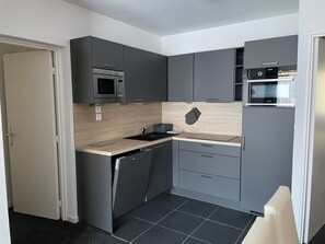 Kühlschrank, Mikrowelle, Geschirrspüler