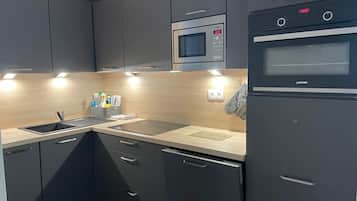 Fridge, microwave, dishwasher
