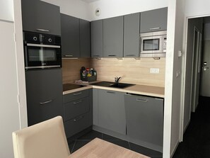Fridge, microwave, dishwasher - Cozy studio with pool and pets allowed in Gourette, 4 pers (Gourette)