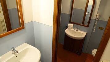 Dutxa, assecador de cabells i tovalloles