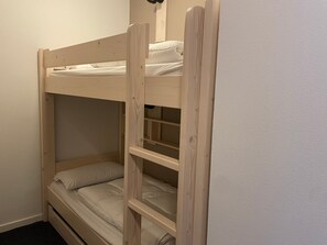 Free WiFi, bed sheets - Studio in Gourette, 4 ppl, pool, pets allowed (Gourette)
