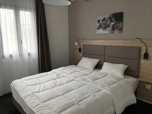 1 bedroom, free WiFi, bed sheets - Gourette: Apartment for 6, terrace, pets allowed (Gourette)