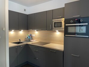 Fridge, microwave, dishwasher - Apartment in Gourette - 6 persons, pool and pets allowed (Gourette)