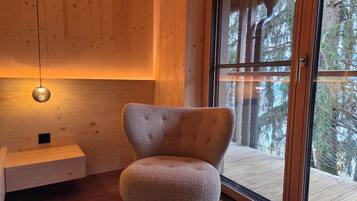 Luxury Condo, Lake View, Executive Level | Desk, laptop workspace, free WiFi, bed sheets