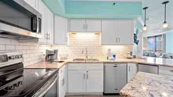 Signature Condo, 3 Bedrooms, Balcony, Beach View | Private kitchen | Fridge, microwave, oven, stovetop