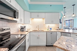 Signature Condo, 3 Bedrooms, Balcony, Beach View | Private kitchen | Fridge, microwave, oven, stovetop - Summer House 406B (Orange Beach)