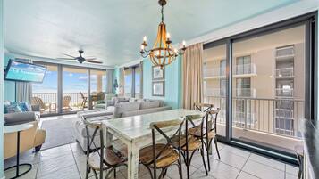 Signature Condo, 3 Bedrooms, Balcony, Beach View | In-room dining