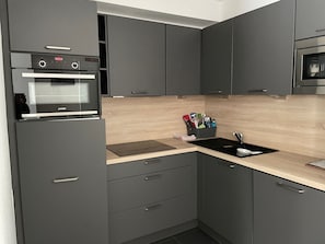 Fridge, microwave, dishwasher - Gourette: Apartment 6 ppl, 57m², Pets allowed, Pool (Gourette)