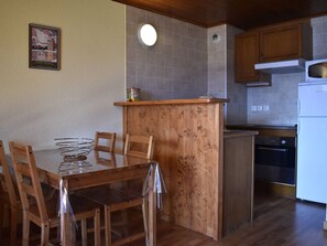 Dining - Charming South-Facing 2-Rooms with Garage and Balcony (Font-Romeu-Odeillo-Via)
