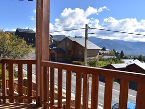 Property grounds - Charming South-Facing 2-Rooms with Garage and Balcony (Font-Romeu-Odeillo-Via)