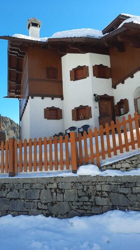 Apartment in Pecol di Zoldo Alto, 200m from the ski slopes