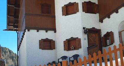 Apartment in Pecol di Zoldo Alto, 200m from the ski slopes