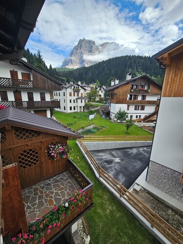 Apartment in Pecol di Zoldo Alto, 200m from the ski slopes