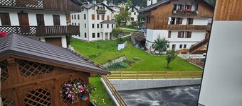 Apartment in Pecol di Zoldo Alto, 200m from the ski slopes