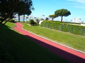 Property grounds - Spacious studio for 4 with terrace in Port Camargue (Port Camargue)