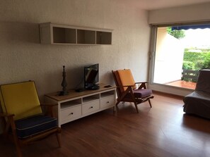 Interior - Spacious studio for 4 with terrace in Port Camargue (Port Camargue)