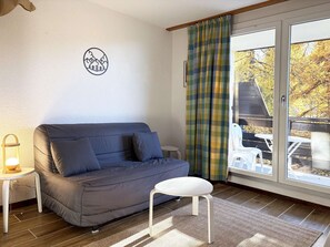 TV - Quiet studio, 4 people, near slopes and shops (Les Orres)
