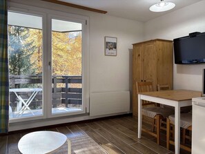 Interior - Quiet studio, 4 people, near slopes and shops (Les Orres)