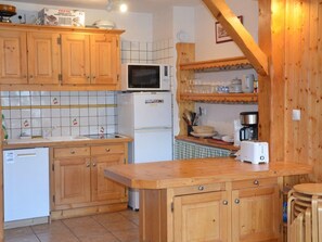 Fridge, microwave, oven, stovetop - Charming 2-room with WIFI for 4 guests at Le Pernant (Arâches-la-Frasse)