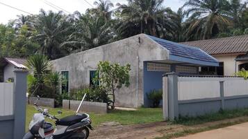 ํ์ฐ์ค, ์นจ์ค 2๊ฐ, ํก์ฐ, ํํฐ์ค | ์ธ๊ด