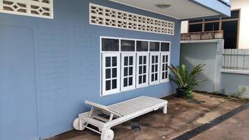 Hus - 2 sovrum - rökare - uteplats | Terrass/Patio